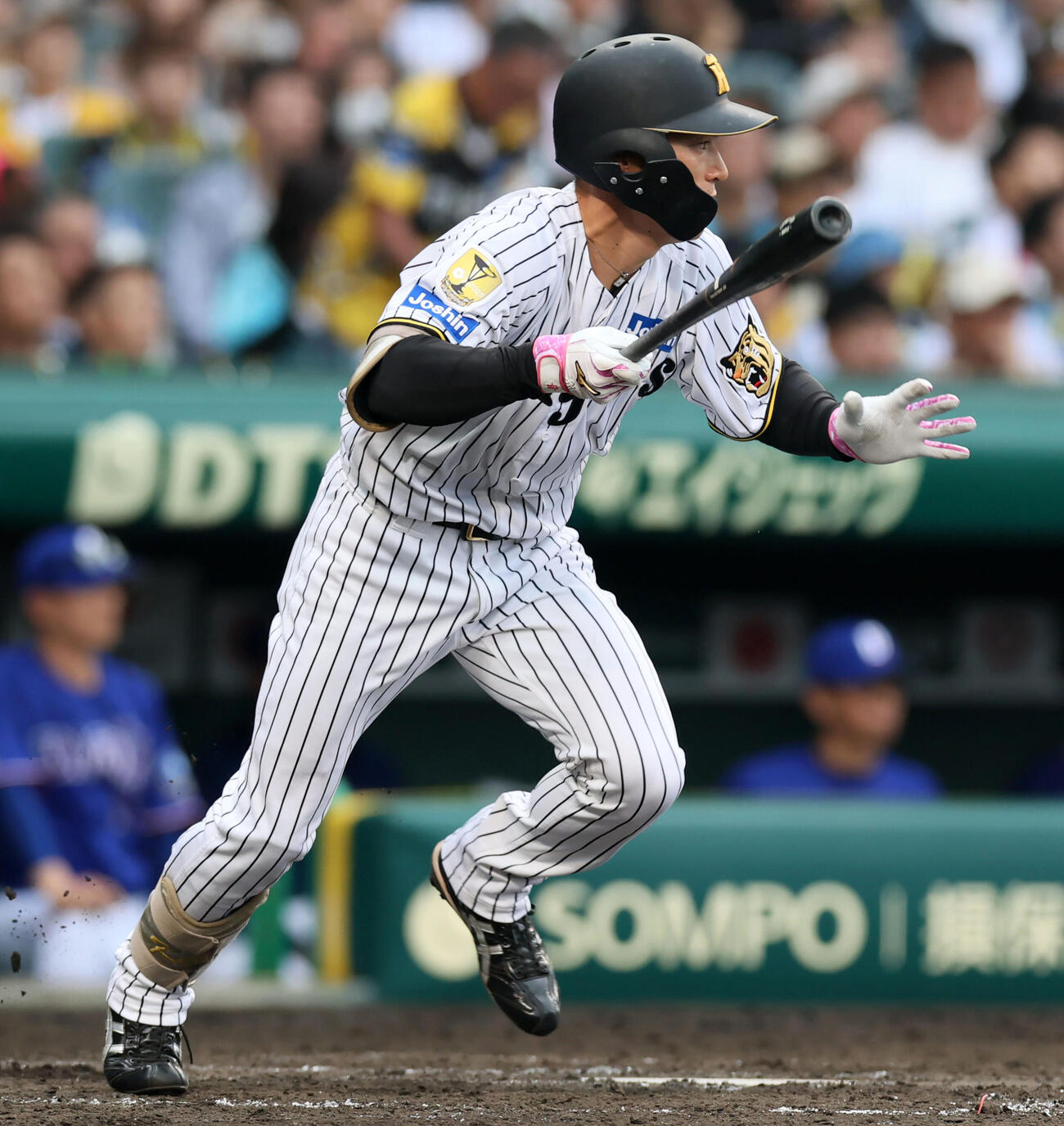 阪神対中日　5回裏阪神無死、代打福島圭音は左前打を放つ（2026年4月19日撮影）