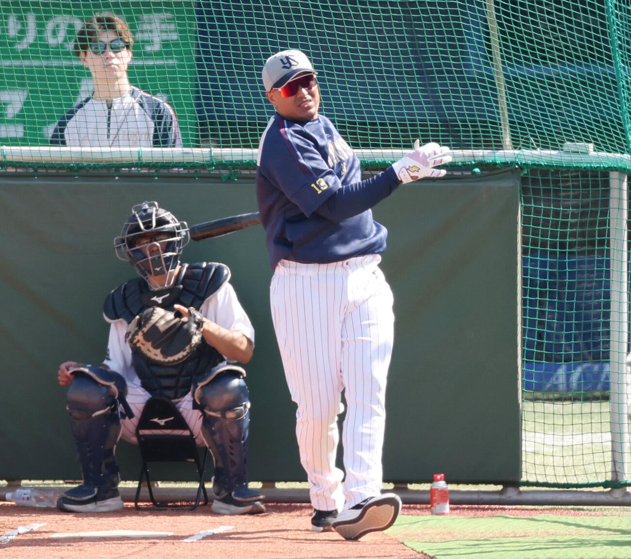 ヤクルト対阪神　試合前、打撃練習するヤクルトのホセ・オスナ（撮影・宮地輝）