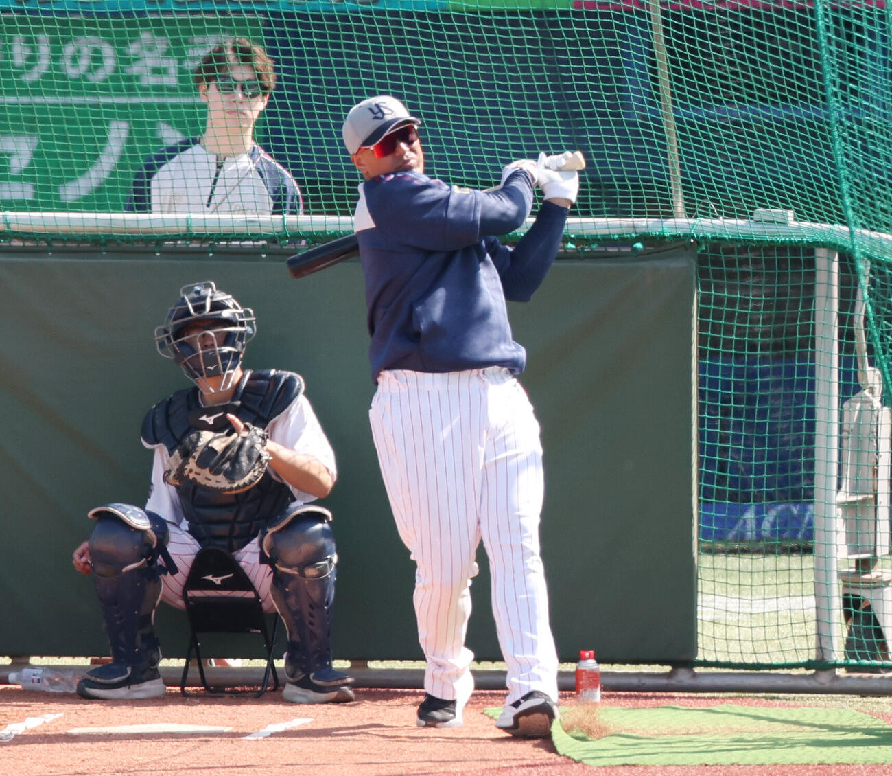 ヤクルト対阪神　試合前、打撃練習するヤクルトのホセ・オスナ（撮影・宮地輝）