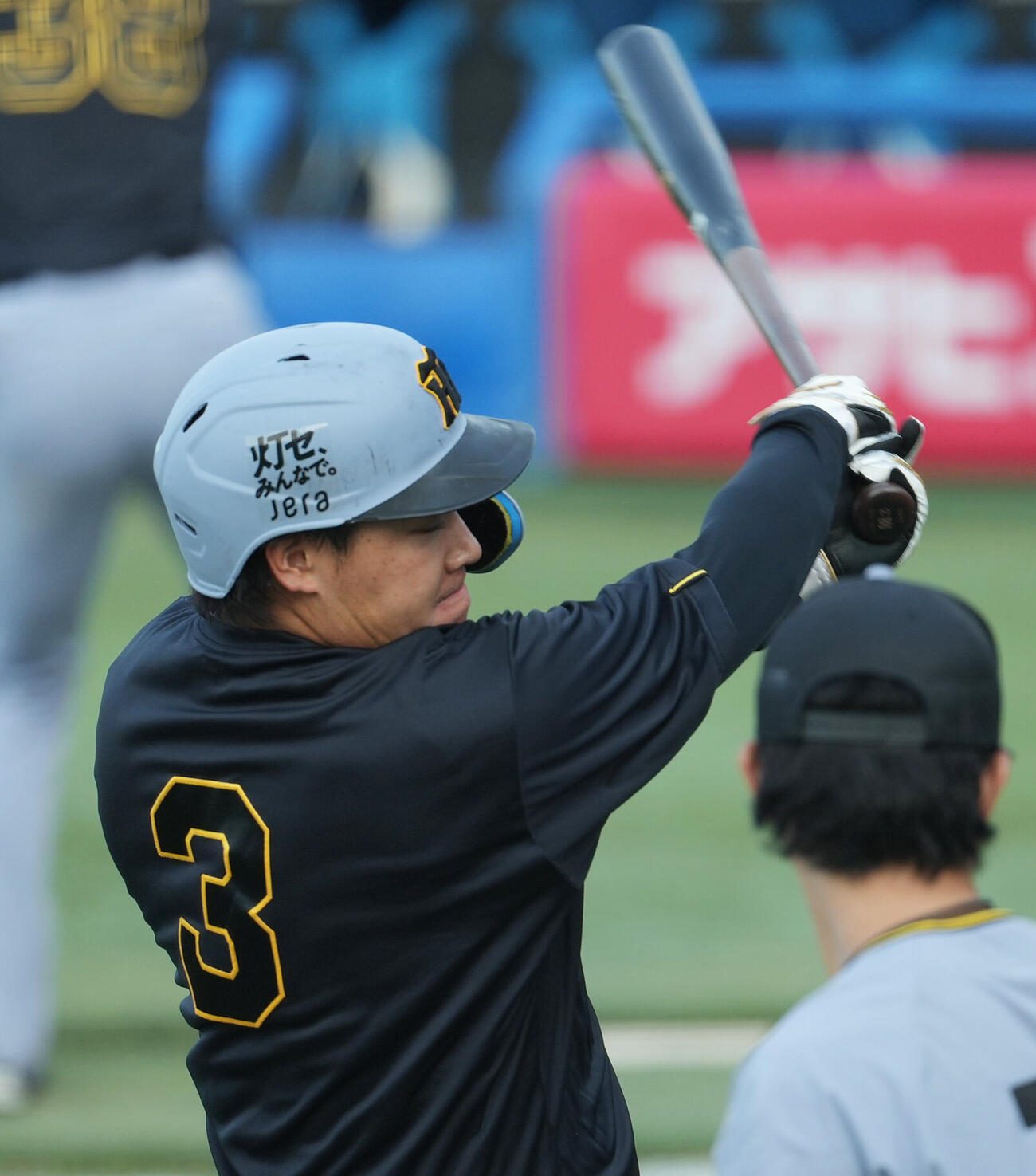 ヤクルト対阪神　試合前、ティー打撃を行う阪神大山悠輔（撮影・清水貴仁）