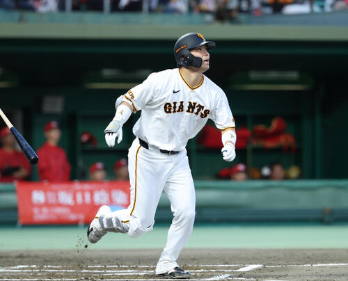 巨人】大城卓三が先制4号ソロ、10日中日戦で木下のスイングしたバット