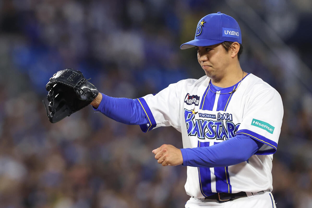 DeNA対中日　3回表を抑える東克樹（撮影・河田真司）