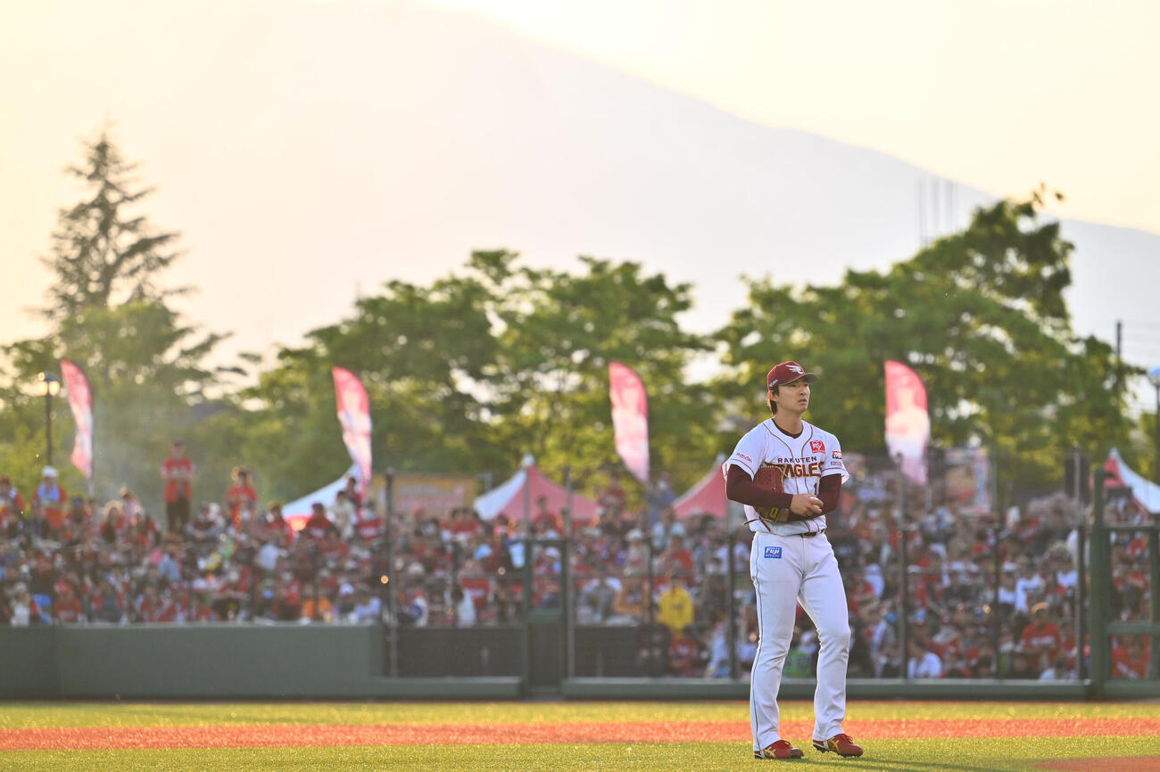 楽天対オリックス　試合に臨む楽天先発の荘司康誠（撮影・滝沢徹郎）　