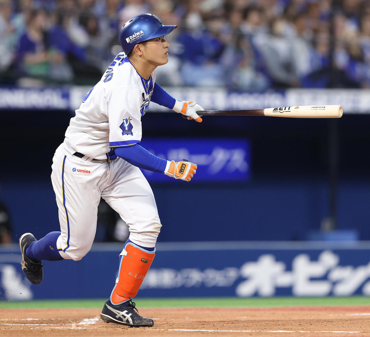DeNA対中日　2回裏DeNA1死一、三塁、右前先制適時打を放つ松尾汐恩（撮影・河田真司）