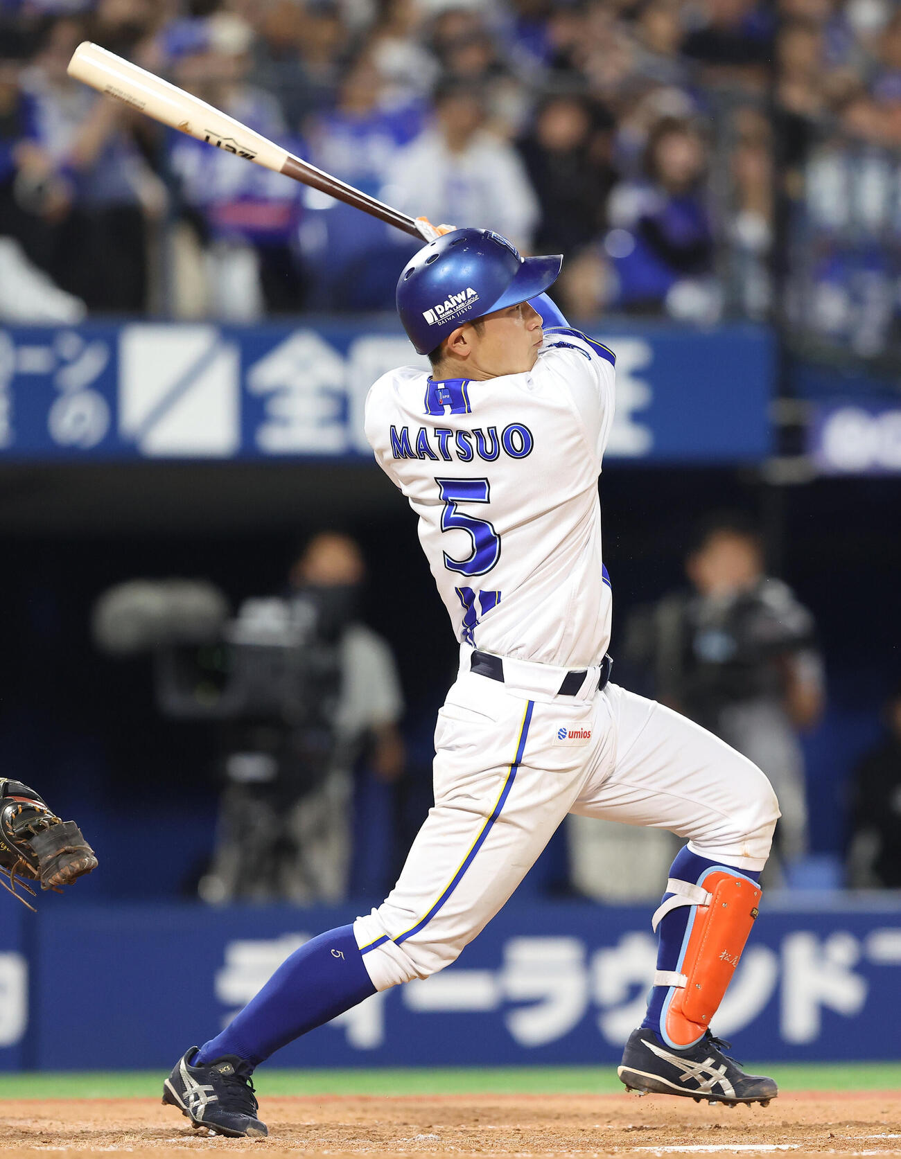 DeNA対中日　4回裏DeNA無死、中前打を放つ松尾汐恩（撮影・河田真司）