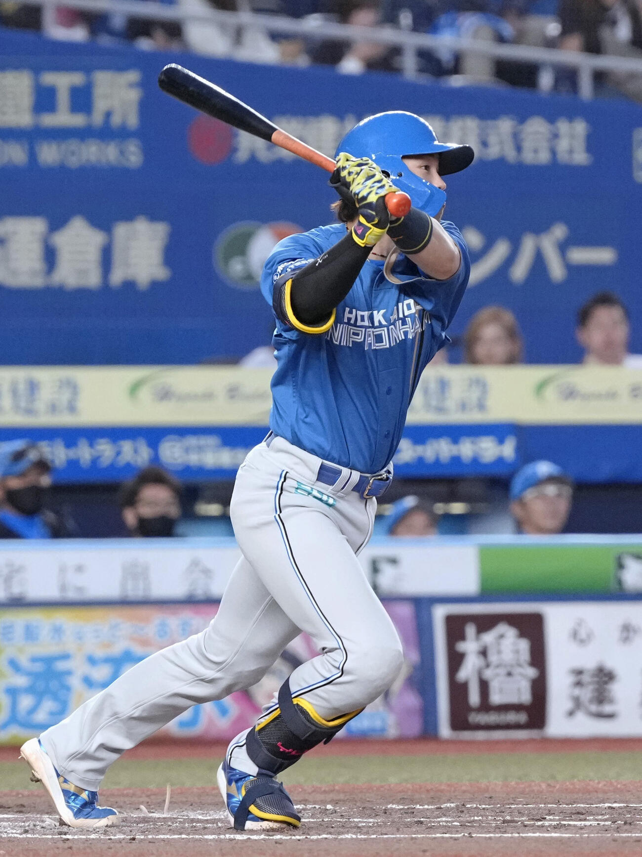 3回日本ハム1死二塁、田宮が右前に先制打を放つ＝ZOZOマリン