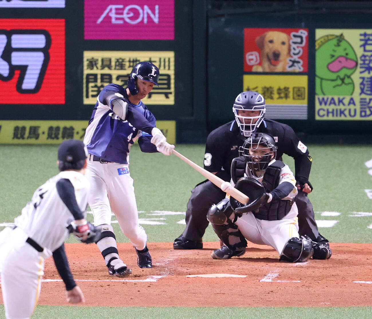 ソフトバンク対西武　5回表西武無死一塁、石井一成は右越えに先制となる2点本塁打を放つ　（撮影・梅根麻紀）