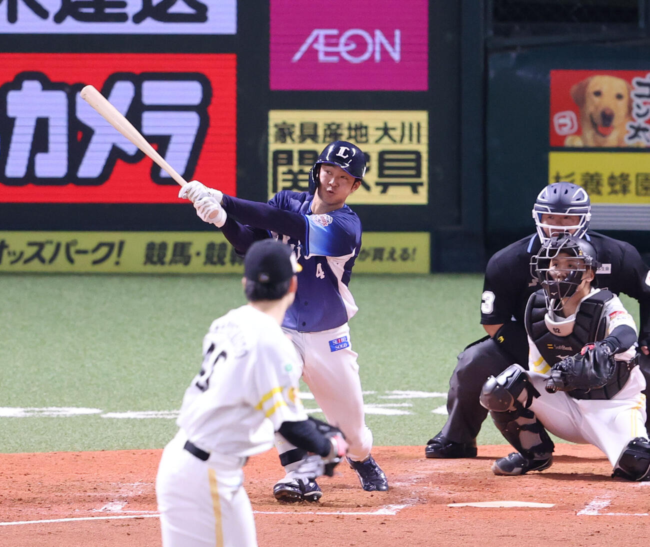 ソフトバンク対西武　5回表西武無死一塁、石井一成は右越えに先制となる2点本塁打を放つ　（撮影・梅根麻紀）