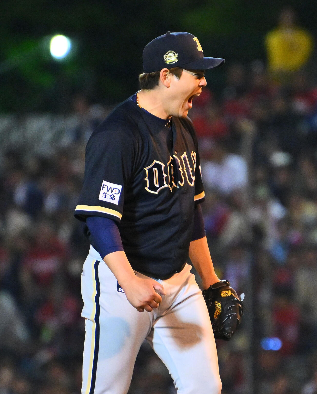 楽天対オリックス　6回裏楽天2死、YG安田を空振り三振に仕留め雄たけびを上げる九里亜蓮（撮影・滝沢徹郎）