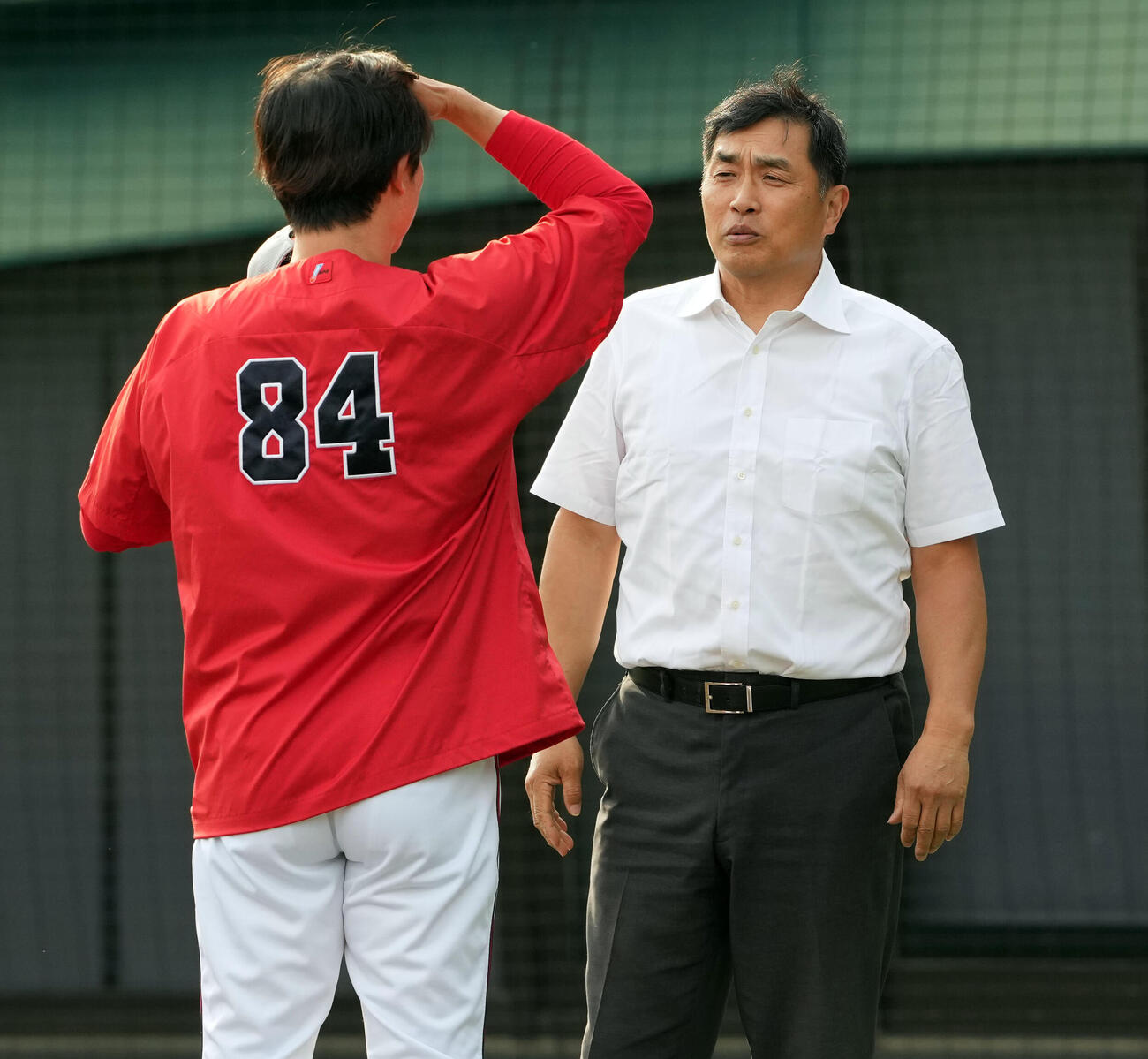 巨人対広島　　ゲーム解説でグラウンドに姿を見せた山本昌氏（撮影・たえ見朱実）
