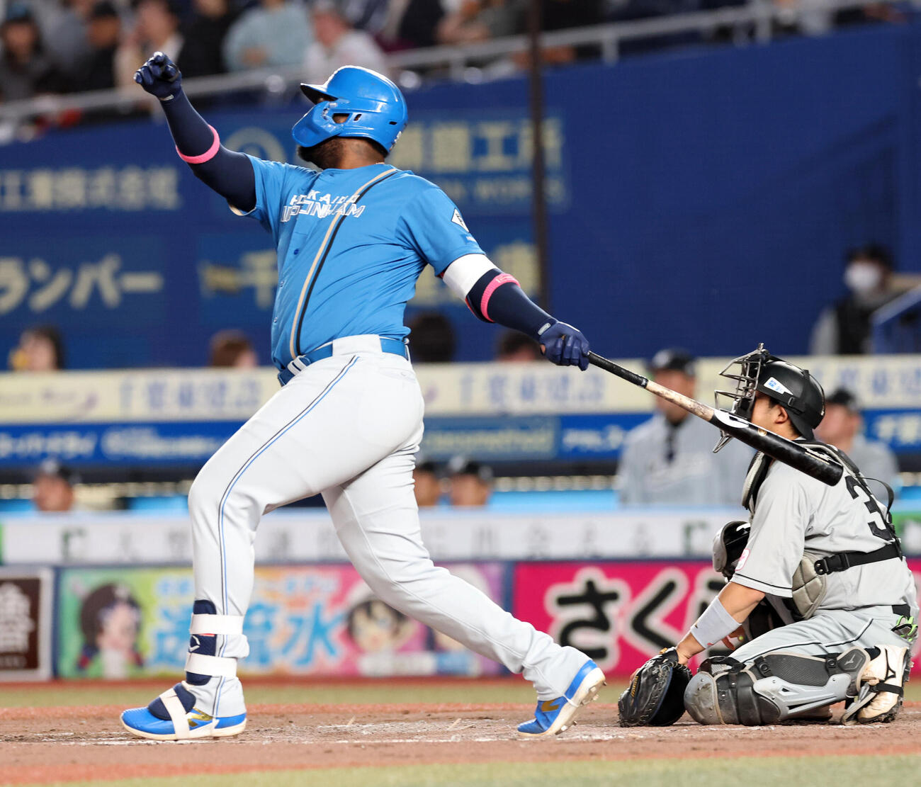 ロッテ対日本ハム　4回表日本ハム無死、レイエスは右越えソロ本塁打を放つ　（撮影・浅見桂子）