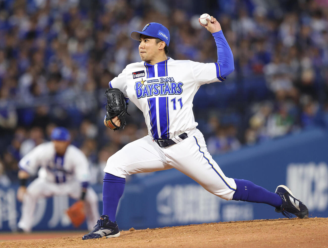 DeNA対中日　3回表、力投する東克樹（撮影・河田真司）