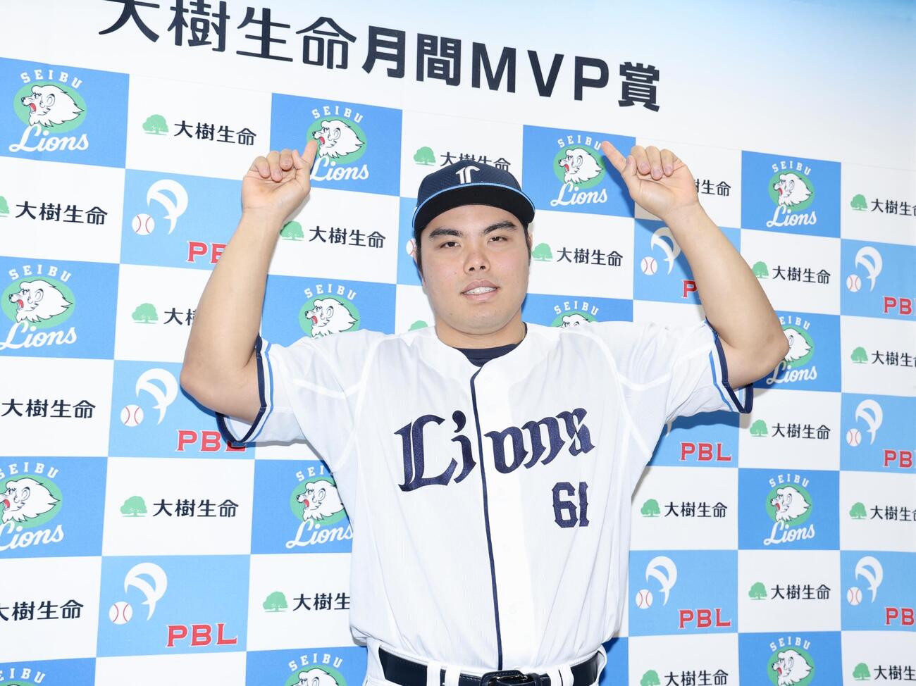 3、4月度の大樹生命月間MVP賞の西武平良海馬（撮影・河田真司）