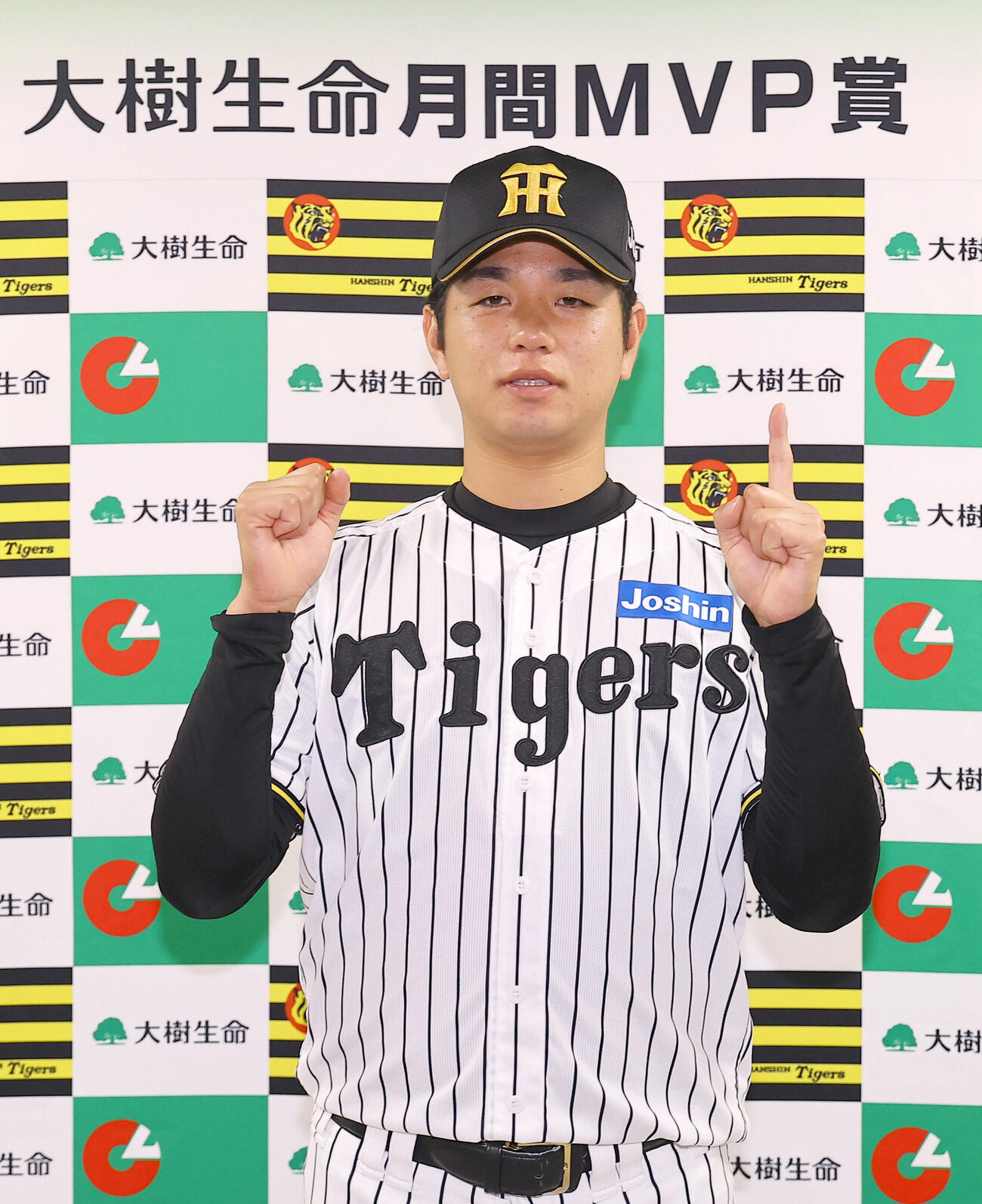大樹生命月間MVP賞を受賞した阪神高橋遥人（撮影・上田博志）