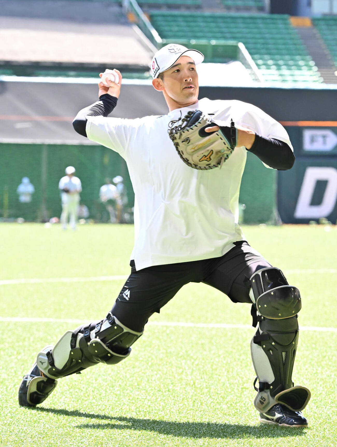試合前、練習を行う山本祐大（撮影・林敢治）
