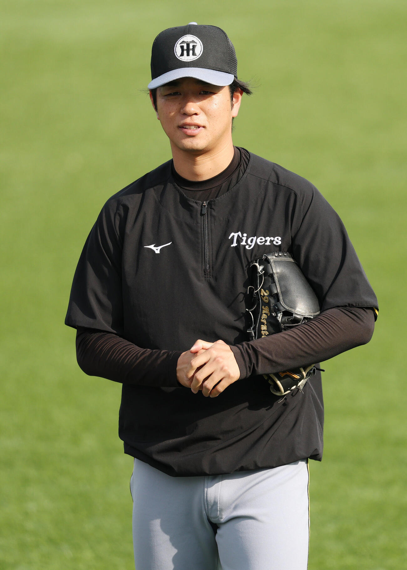 ヤクルト対阪神　試合前練習に臨む阪神高橋遥人（撮影・宮地輝）