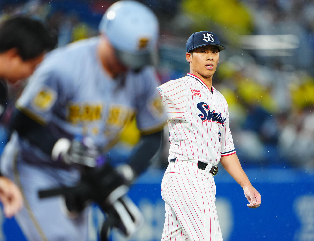 ヤクルト対阪神　1回表阪神1死、森下翔太に死球を当て渋い表情の山野太一（撮影・垰建太）