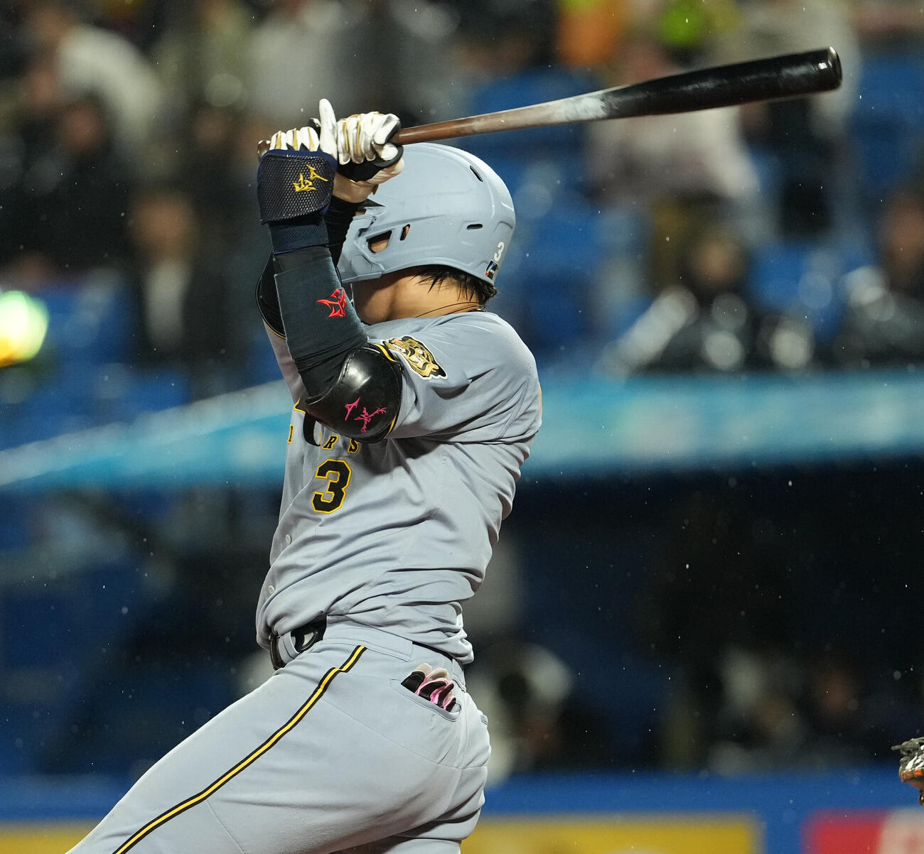 ヤクルト対阪神　3回表阪神2死二塁、右越え適時二塁打を放つ大山悠輔（撮影・清水貴仁）
