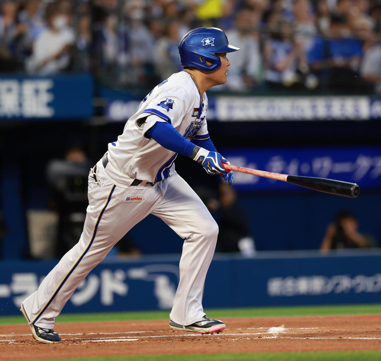 DeNA対中日　1回裏DeNA無死一、三塁、適時打を放つ筒香嘉智（撮影・水谷安孝）