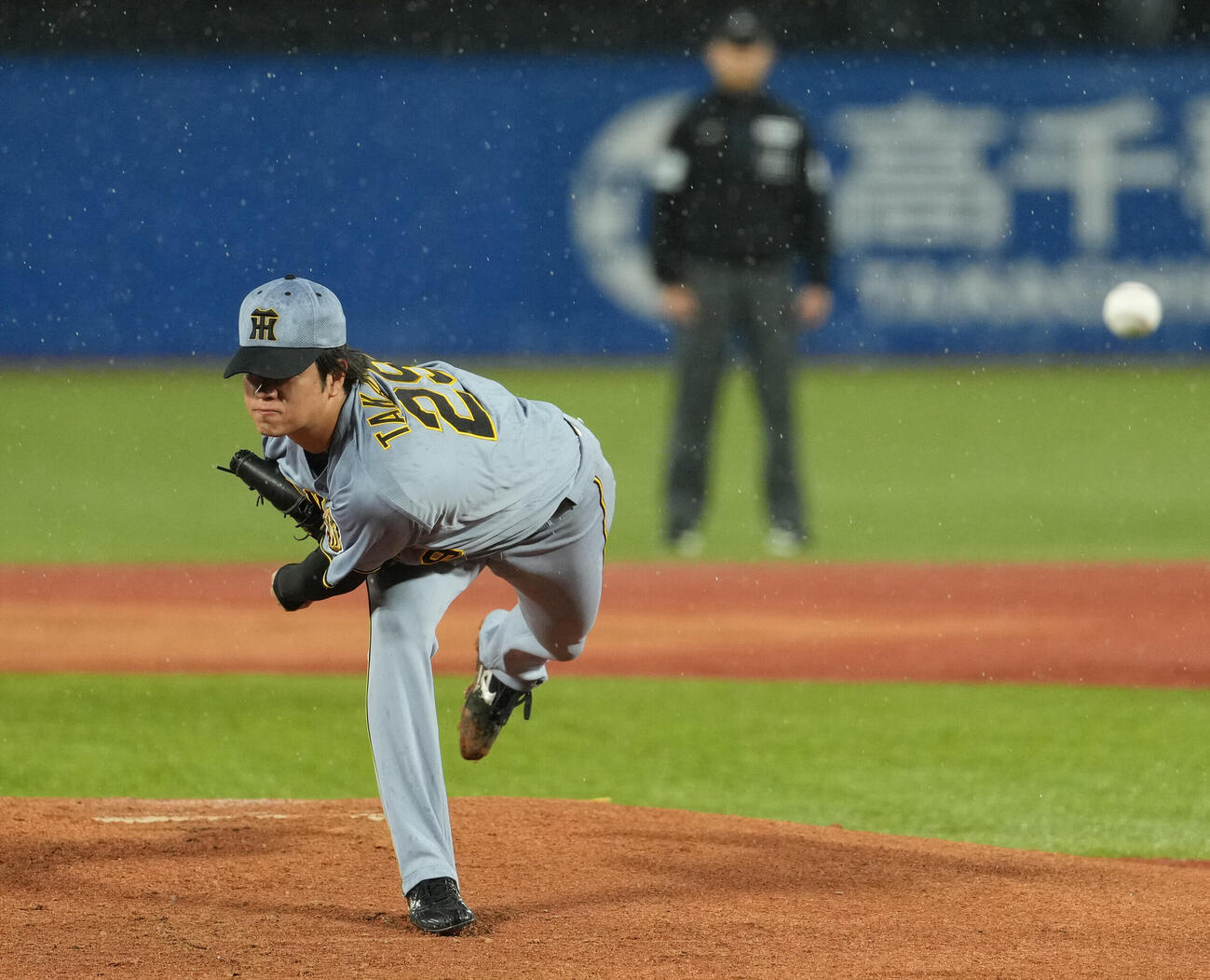 ヤクルト対阪神　力投する阪神高橋遥人（撮影・清水貴仁）