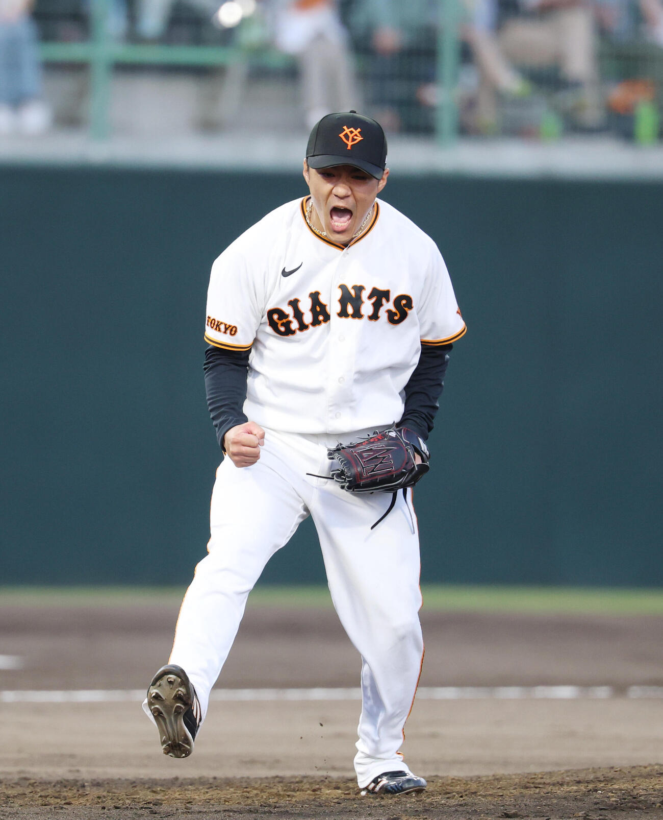 巨人対広島　3回表、ピンチをしのぎ声を上げる則本昂大（撮影・増田悦実）