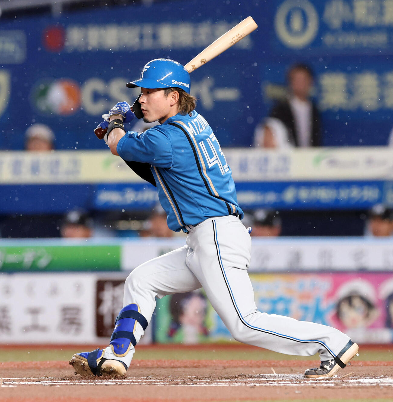 ロッテ対日本ハム　2回表日本ハム2死一、三塁、水野達稀は適時打を放つ　（撮影・浅見桂子）