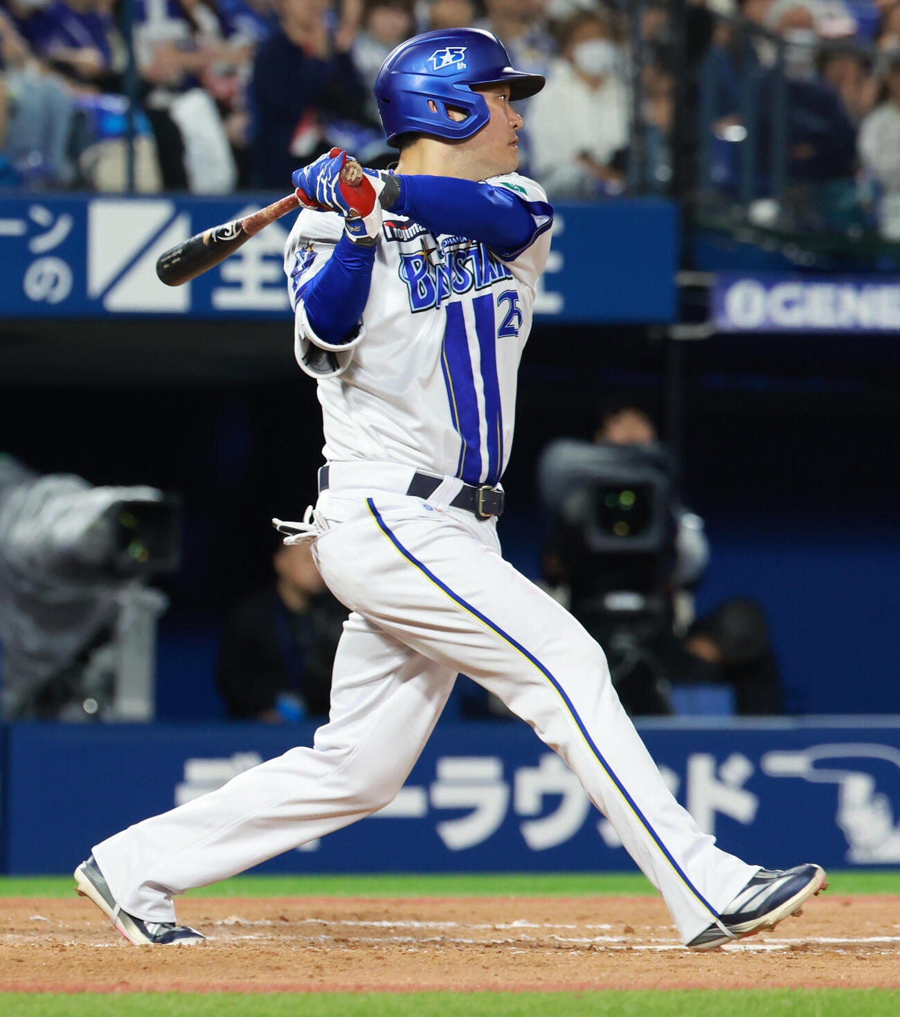 DeNA対中日　7回裏DeNA2死一塁、左前打を放つ筒香嘉智（撮影・水谷安孝）