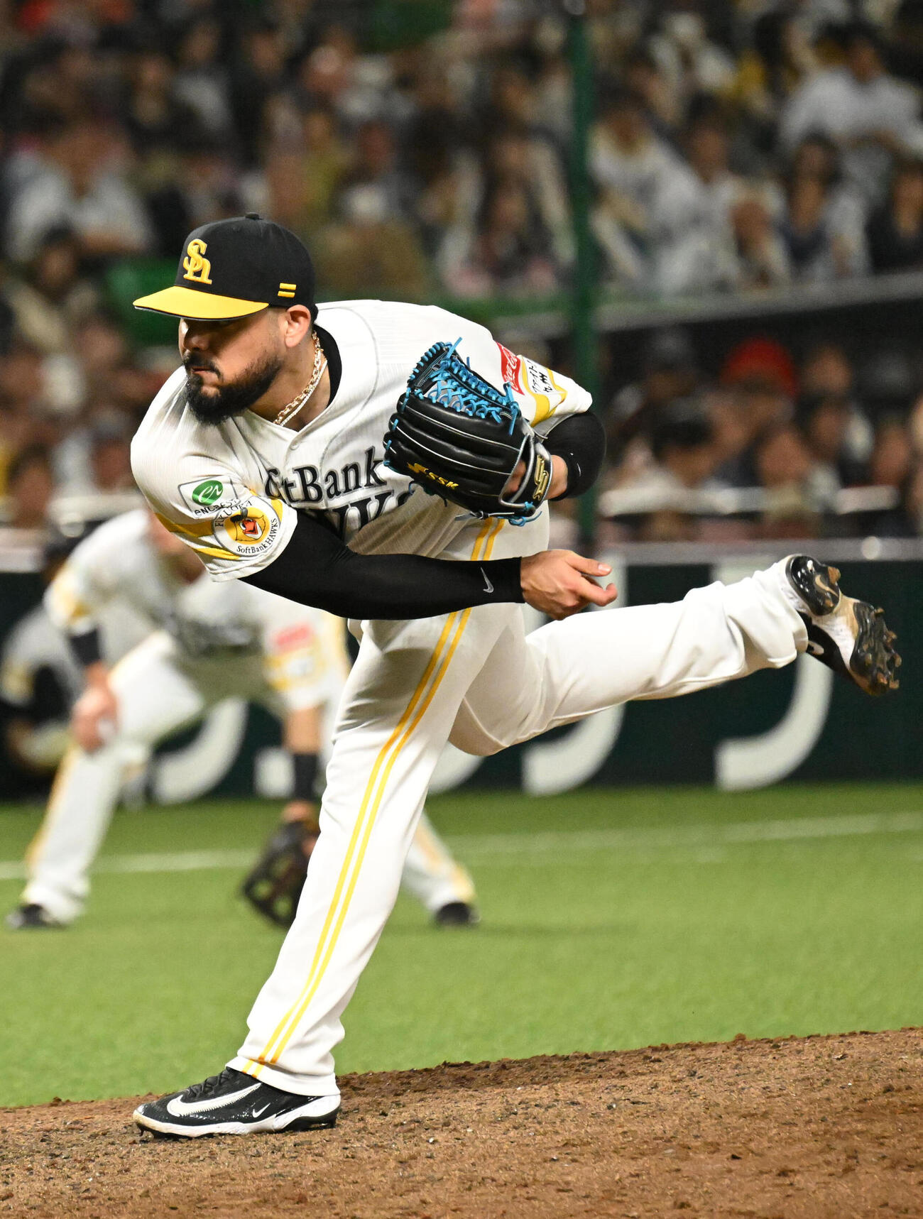 ソフトバンク対西武　ソフトバンク4番手投手のロベルト・オスナ（撮影・林敢治）