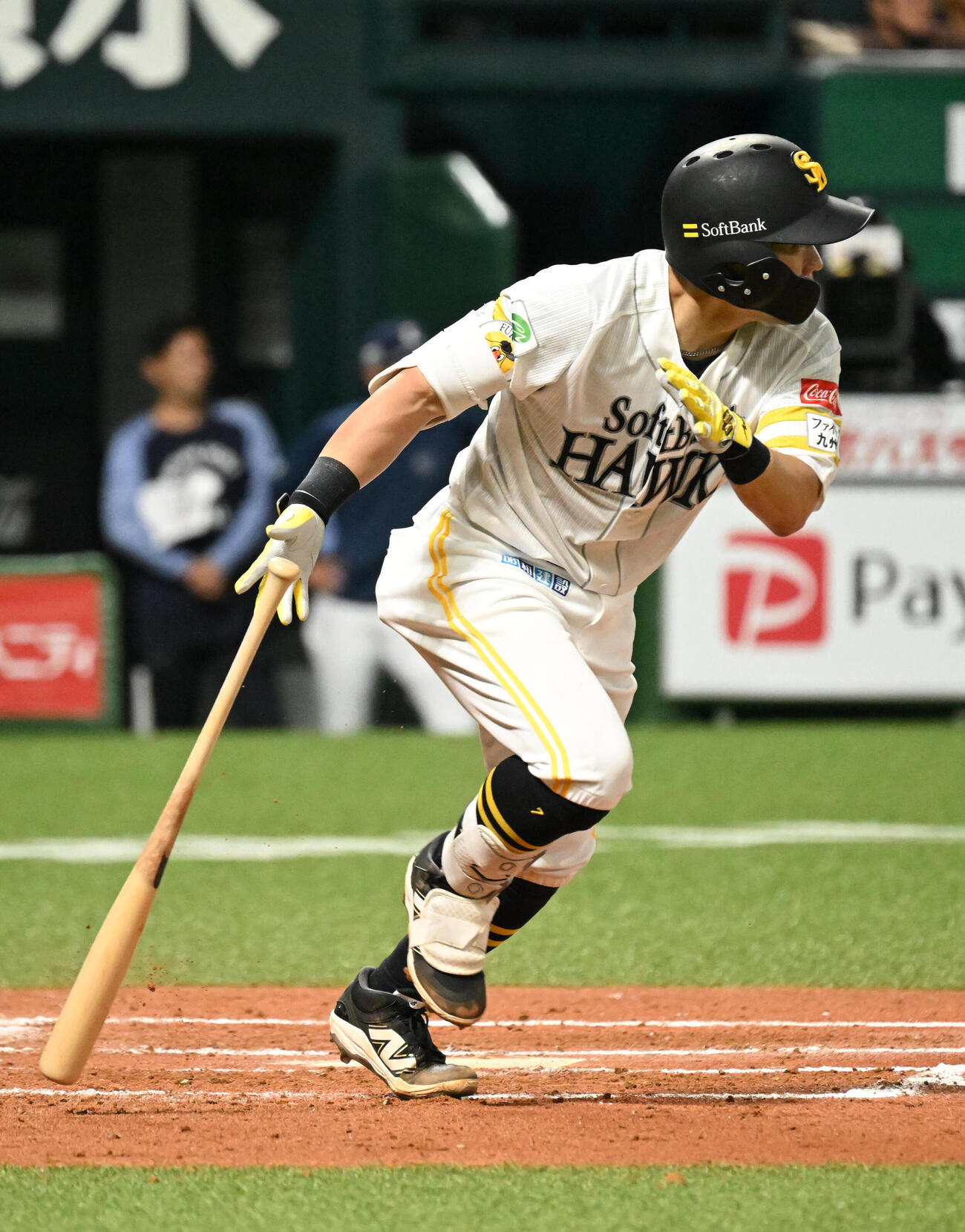 ソフトバンク対西武　7回裏ソフトバンク1死、中村晃は中前安打を放つ（撮影・林敢治）