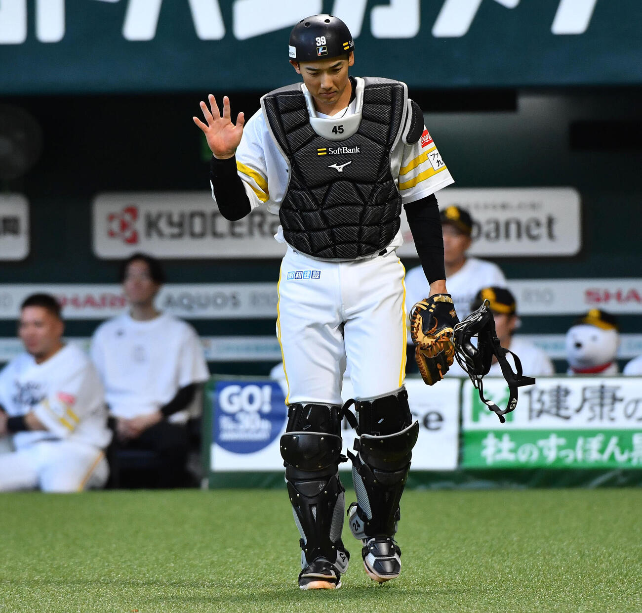 ソフトバンク対西武　3回表1死一、三塁、藤原大翔の暴投で同点とされ、厳しい表情を見せる山本祐大（撮影・岩下翔太）