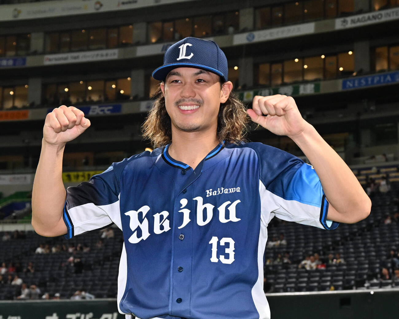 ソフトバンク対西武　笑顔で撮影に応じる高橋光成（撮影・林敢治）