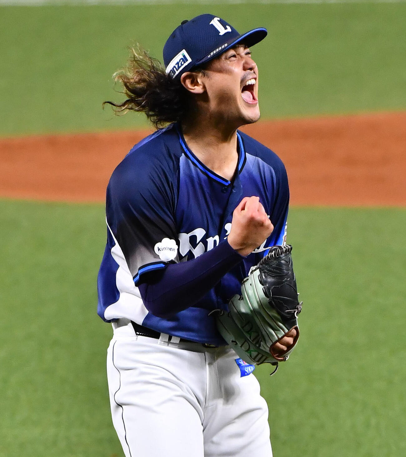 ソフトバンク対西武　9回裏ソフトバンク2死二、三塁、野村勇を空振り三振に抑えて勝利し、雄たけびをあげる高橋光成（撮影・岩下翔太）