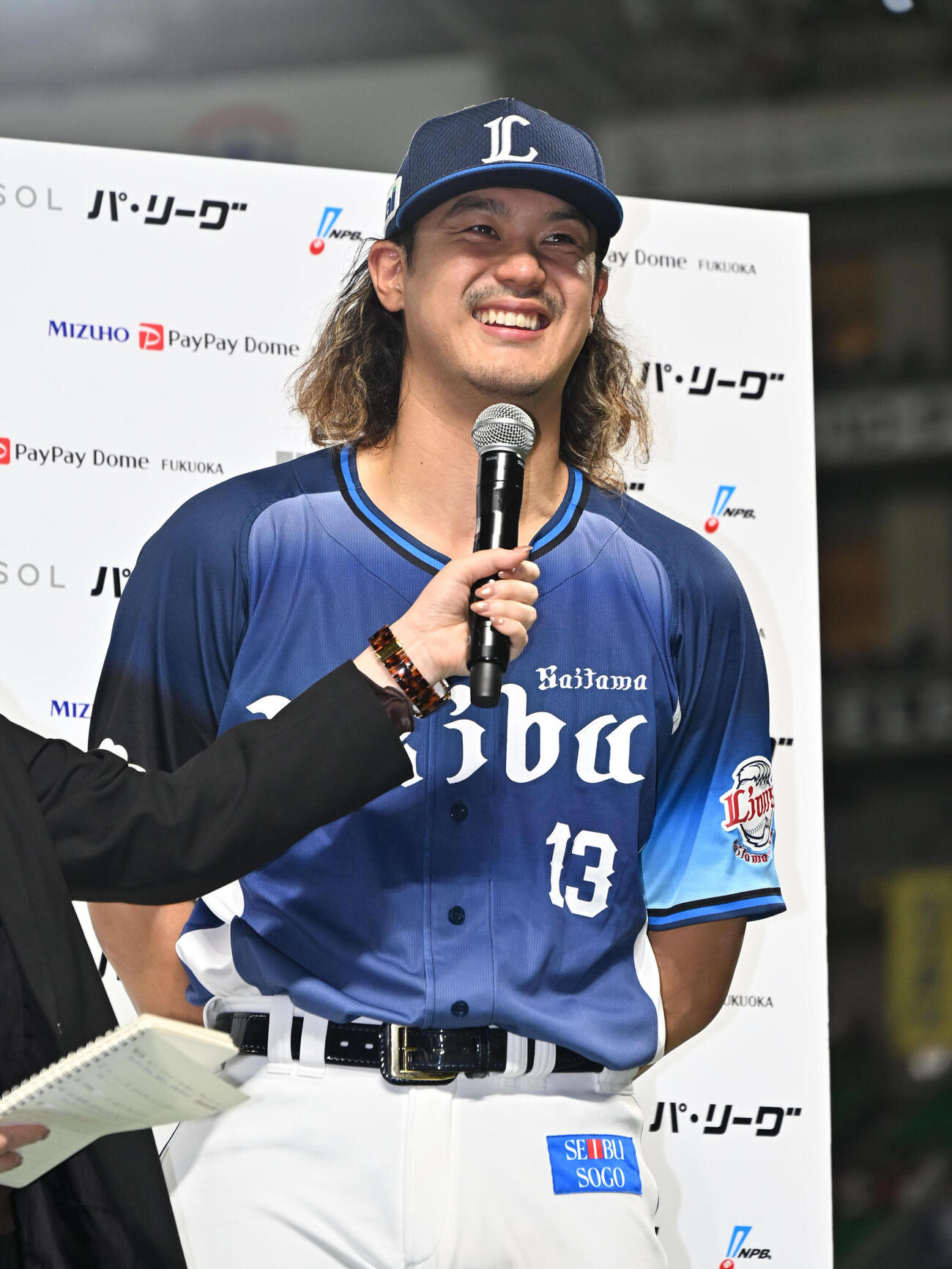 ソフトバンク対西武　ヒーローインタビューに応じる高橋光成（撮影・林敢治）