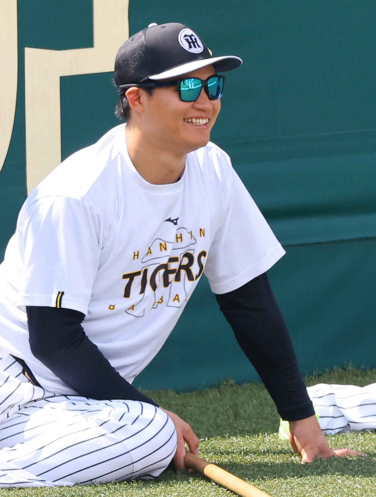 笑顔を見せる森下翔太（撮影・上田博志）
