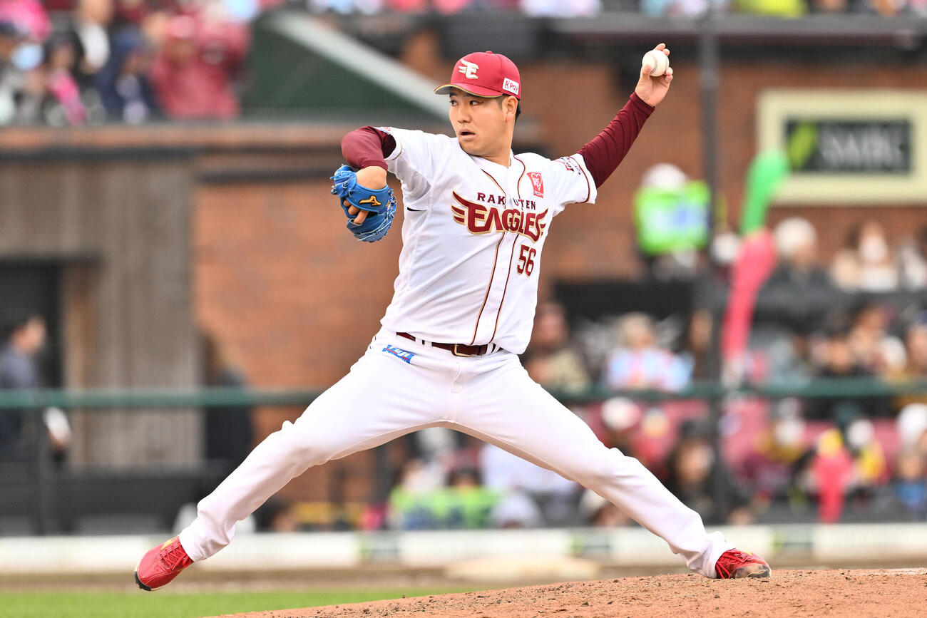 楽天対オリックス　楽天2番手で登板する鈴木翔天（撮影・滝沢徹郎）　