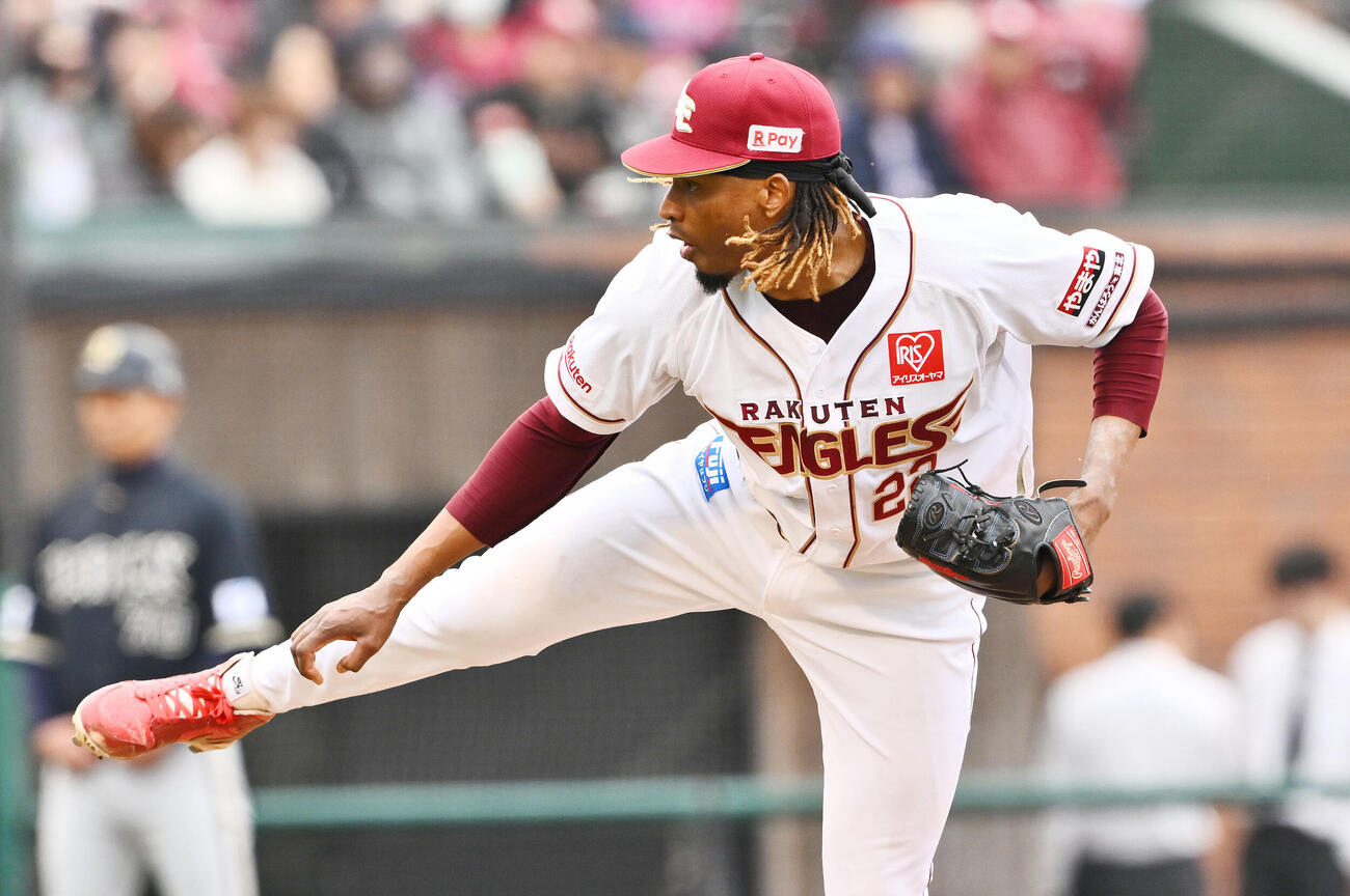 楽天対オリックス　力投する楽天先発のホセ・ウレーニャ（撮影・滝沢徹郎）　