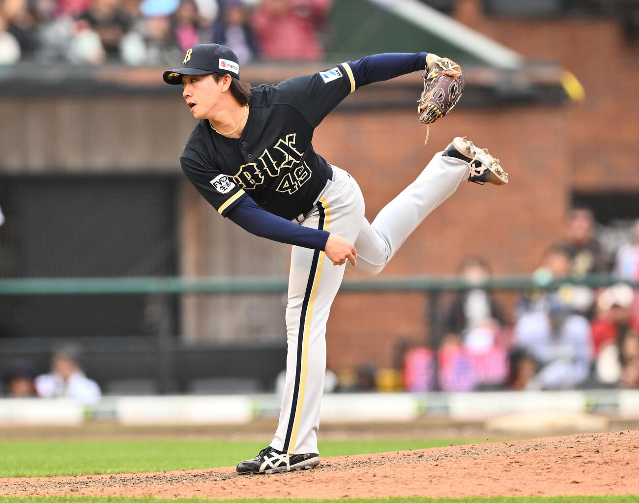 楽天対オリックス　オリックス4番手で登板する片山楽生（撮影・滝沢徹郎）　