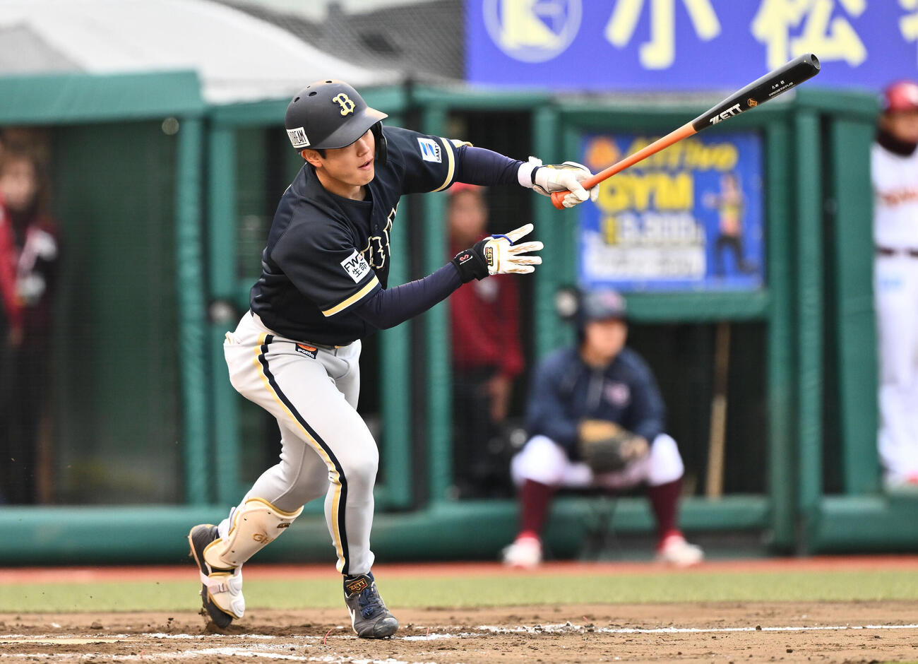 楽天対オリックス　8回表オリックス2死、太田椋は右前打を放つ（撮影・滝沢徹郎）　