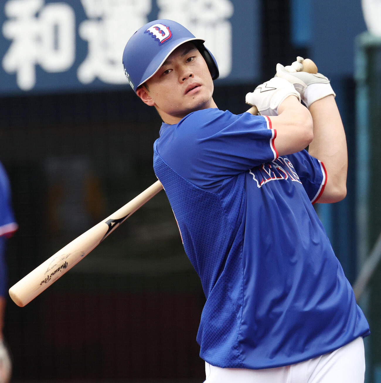 DeNA対中日　試合前練習でバットを振る中日細川成也（撮影・宮地輝）