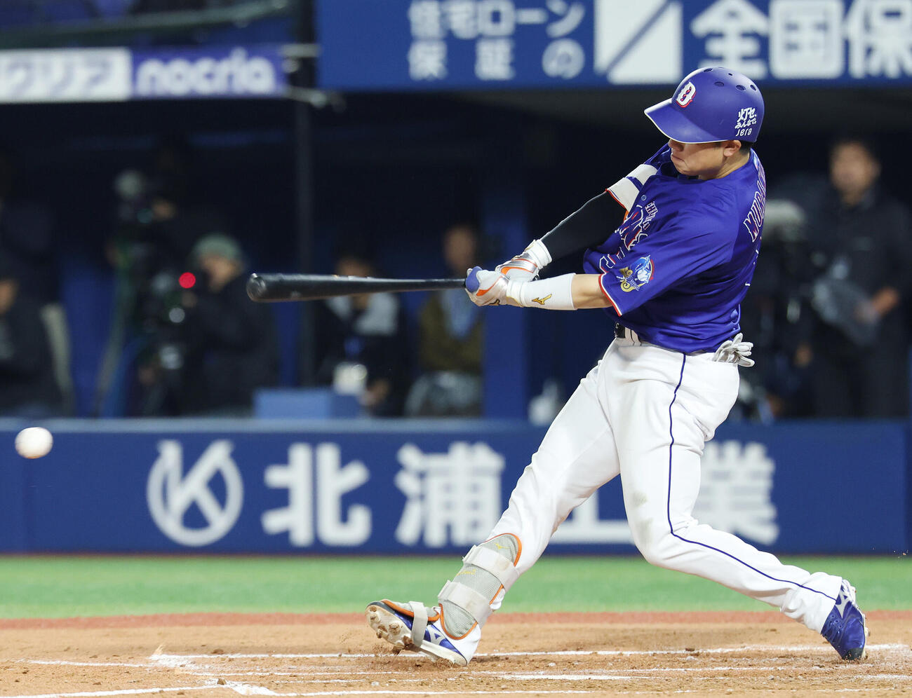 DeNA対中日　4回表中日1死、一塁内野安打を放つ村松開人（撮影・宮地輝）