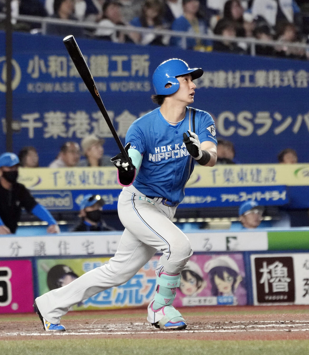 9回日本ハム無死、浅間が右越えに本塁打を放つ（共同）
