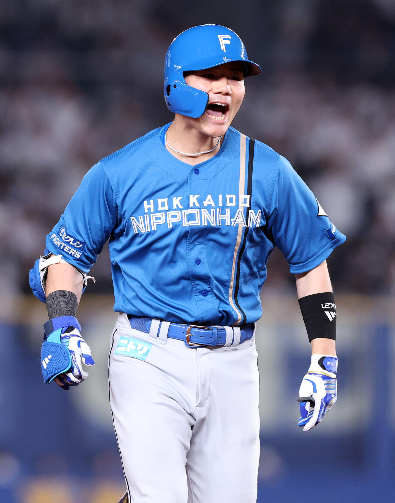ロッテ対日本ハム　9回表日本ハム無死、清宮幸太郎は本塁打を放ち雄たけびを上げながら三塁を回る（撮影・浅見桂子）
