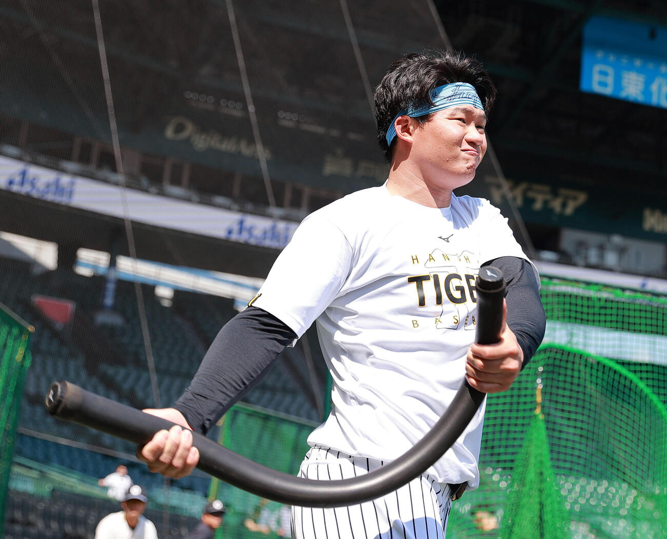 阪神対広島　試合前の練習に励む阪神森下翔太（撮影・上山淳一）
