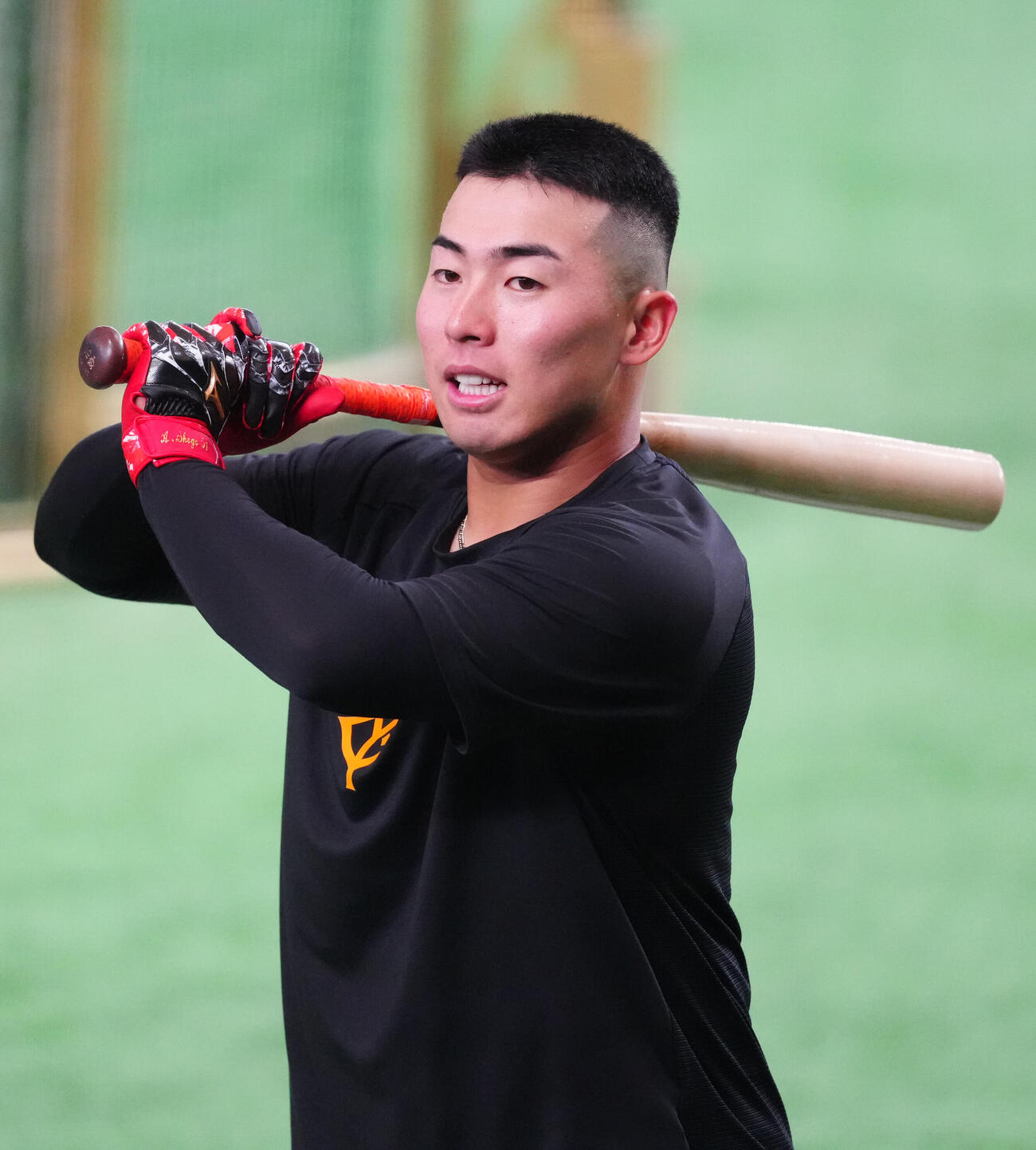 巨人対DeNA 1軍に合流し、試合前練習を行う巨人浅野翔吾（撮影・江口和貴）