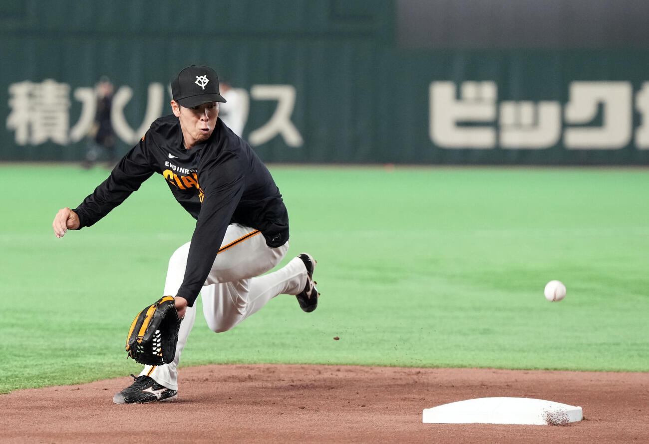 巨人対DeNA 1軍に合流した巨人小浜佑斗（撮影・たえ見朱実）