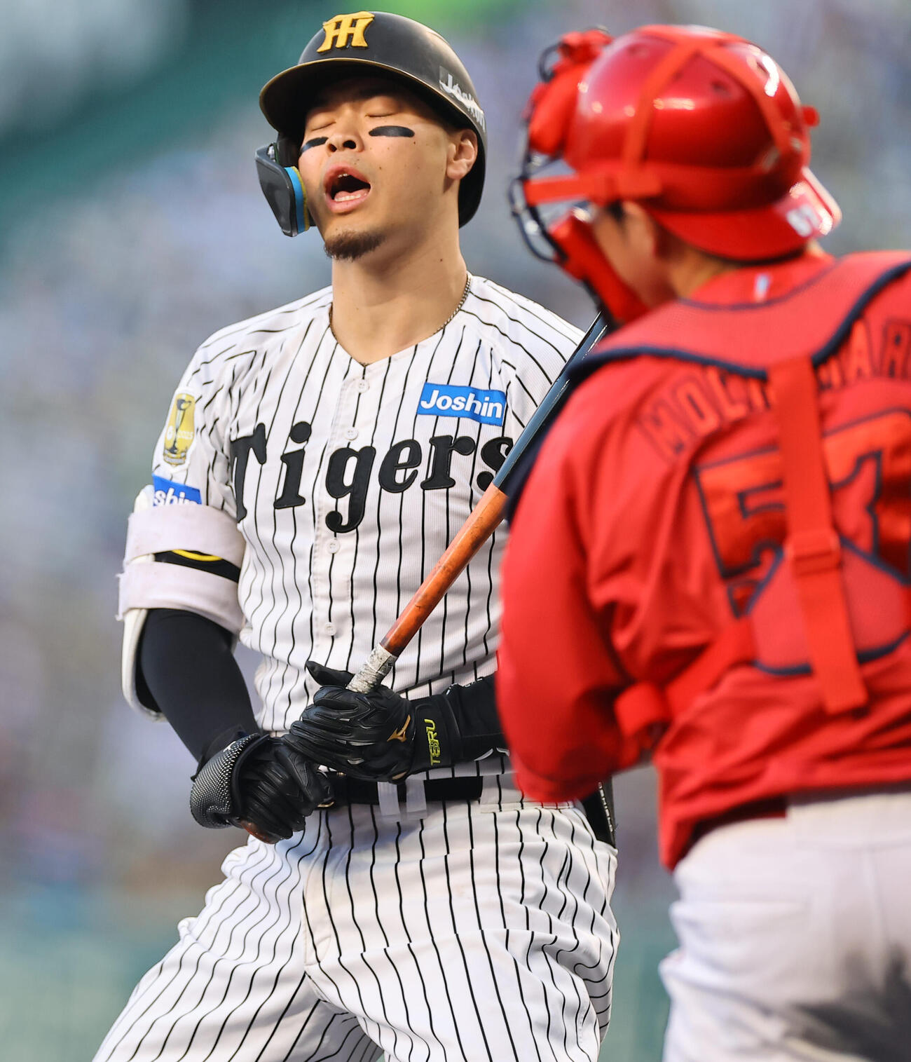 阪神対広島　ボールを見逃し悔しそうな表情を見せる佐藤輝明（撮影・上田博志）