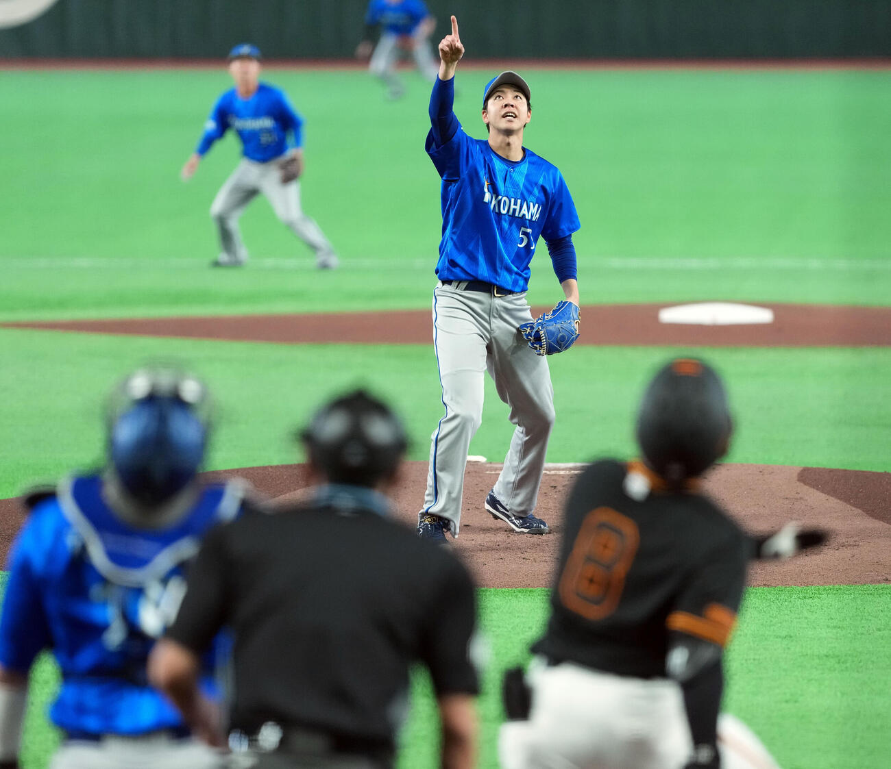 巨人対DeNA 1回裏巨人無死、丸佳浩を三飛に仕留めるDeNAの先発平良拳太郎（撮影・たえ見朱実）