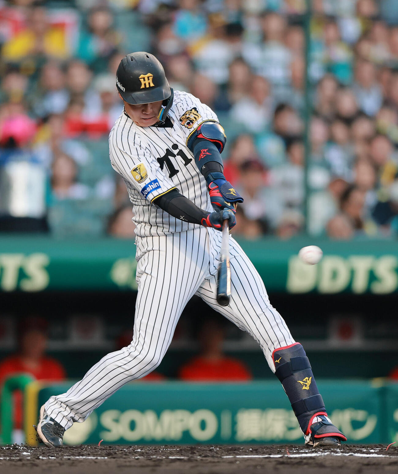 阪神対広島　1回裏阪神2死一塁、安打を放つ大山悠輔（撮影・上山淳一）