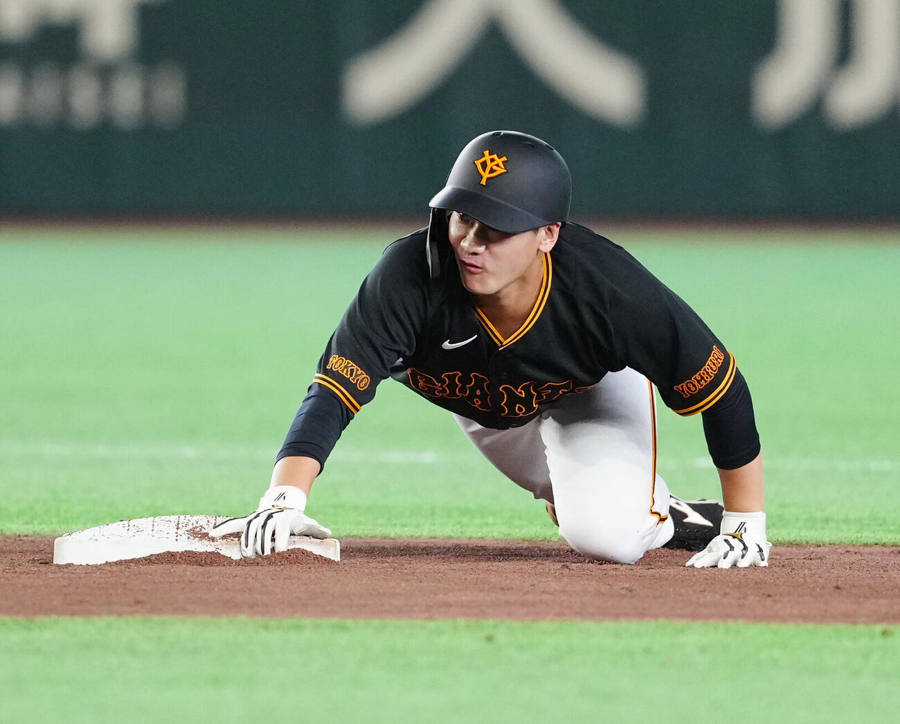 巨人対DeNA 3回裏、二塁へ進塁した巨人井上温大（撮影・江口和貴）
