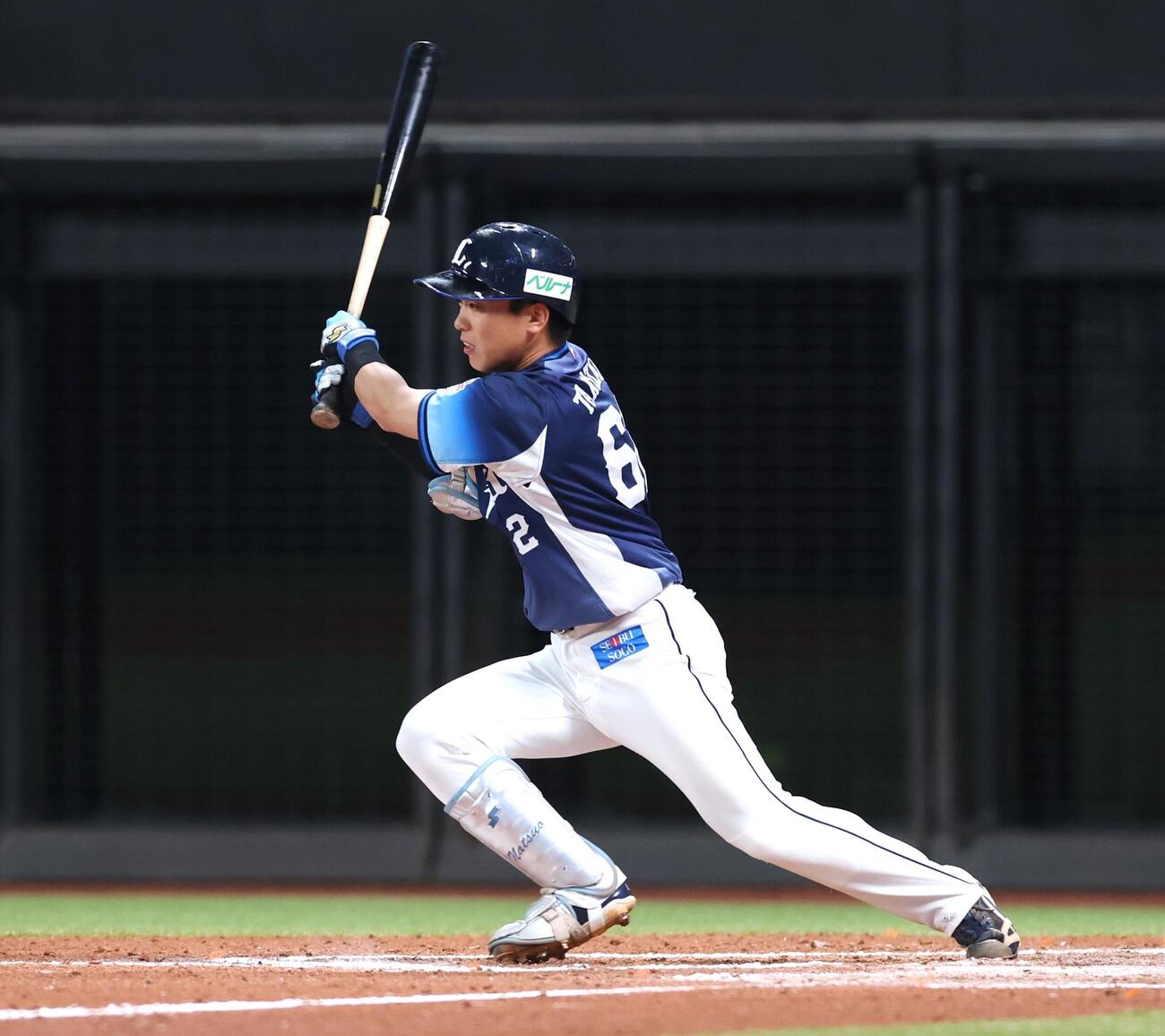 日本ハム対西武　7回表西武2死一塁、安打を放つ滝沢夏央（撮影・黒川智章）